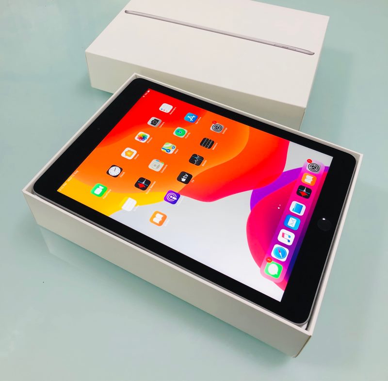 Apple iPad 5 32GB Wifi Space Gray Apple Box & Charger (As New)*Free Shipping*