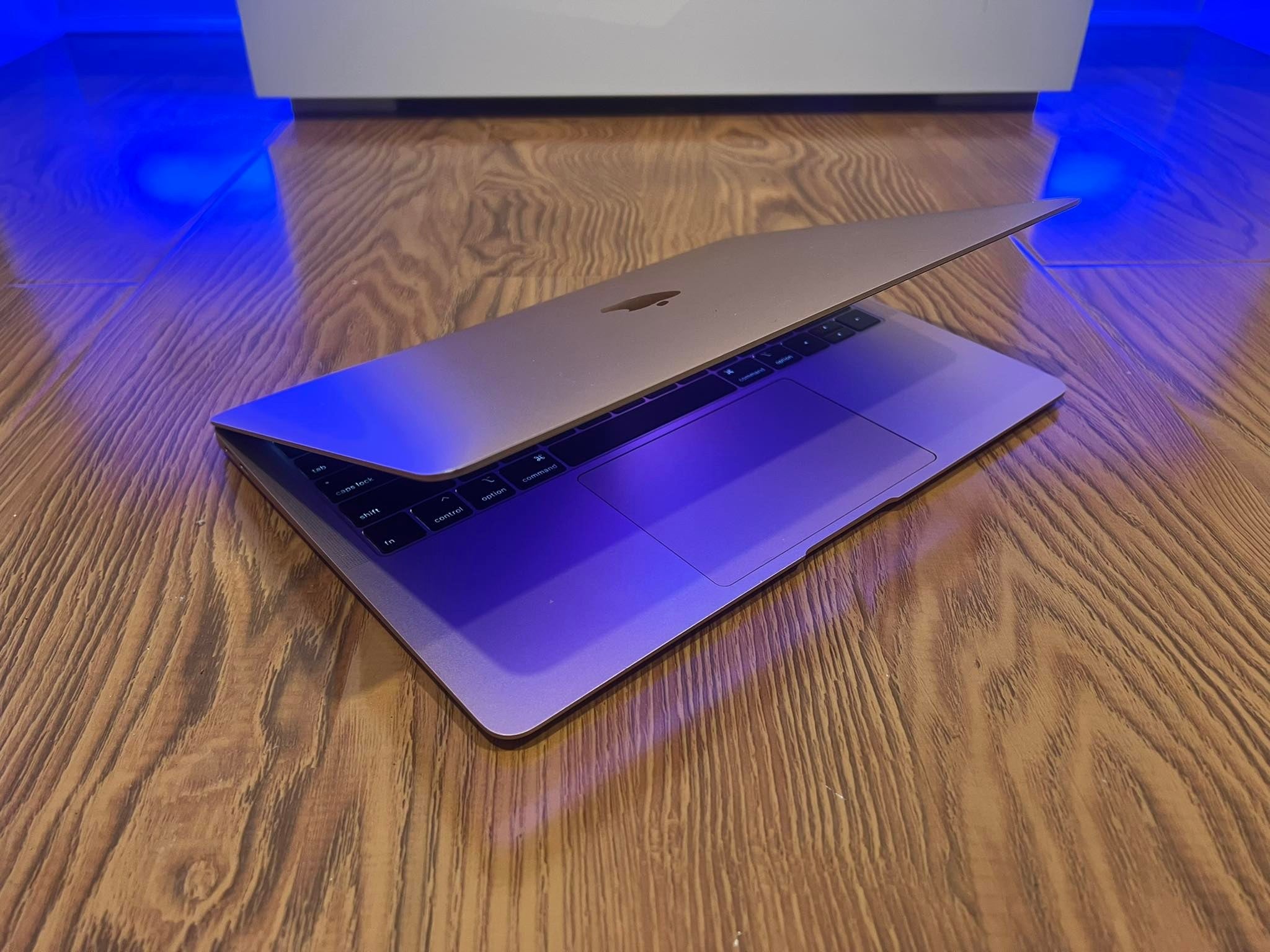 MacBook Air (Retina, 13-inch, 2020) Apple M1 chip 8GB RAM, 128GB (Premium)