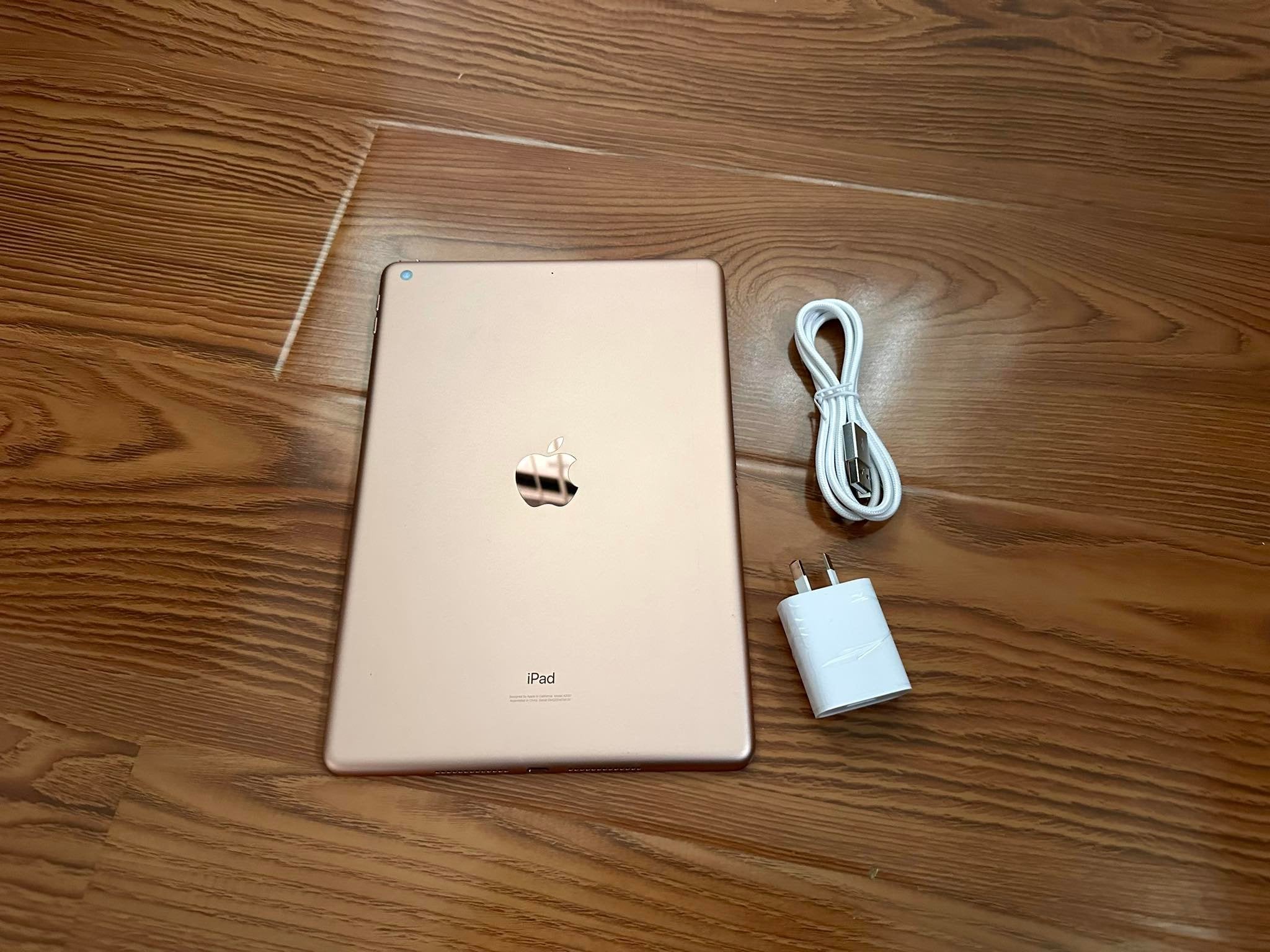 Apple iPad 7 128GB 10.2 inch Wi-Fi Rose Gold (Like New) *With Shipping*