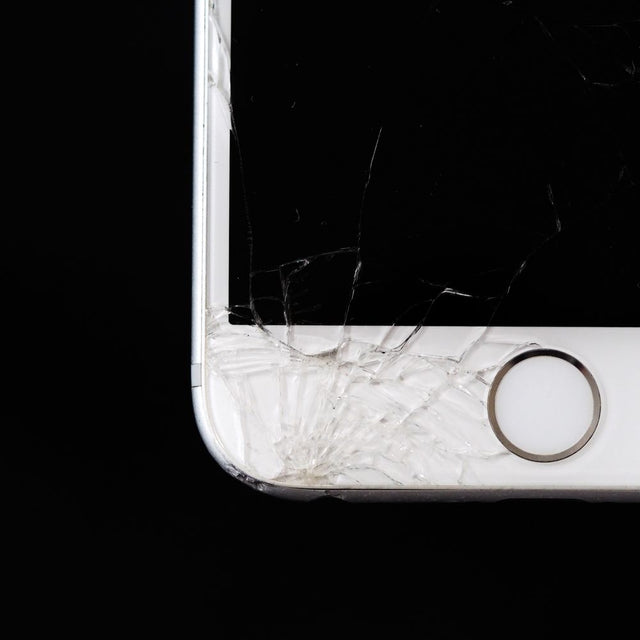 Cracked iPhone screen before repair at SmartGear NZ