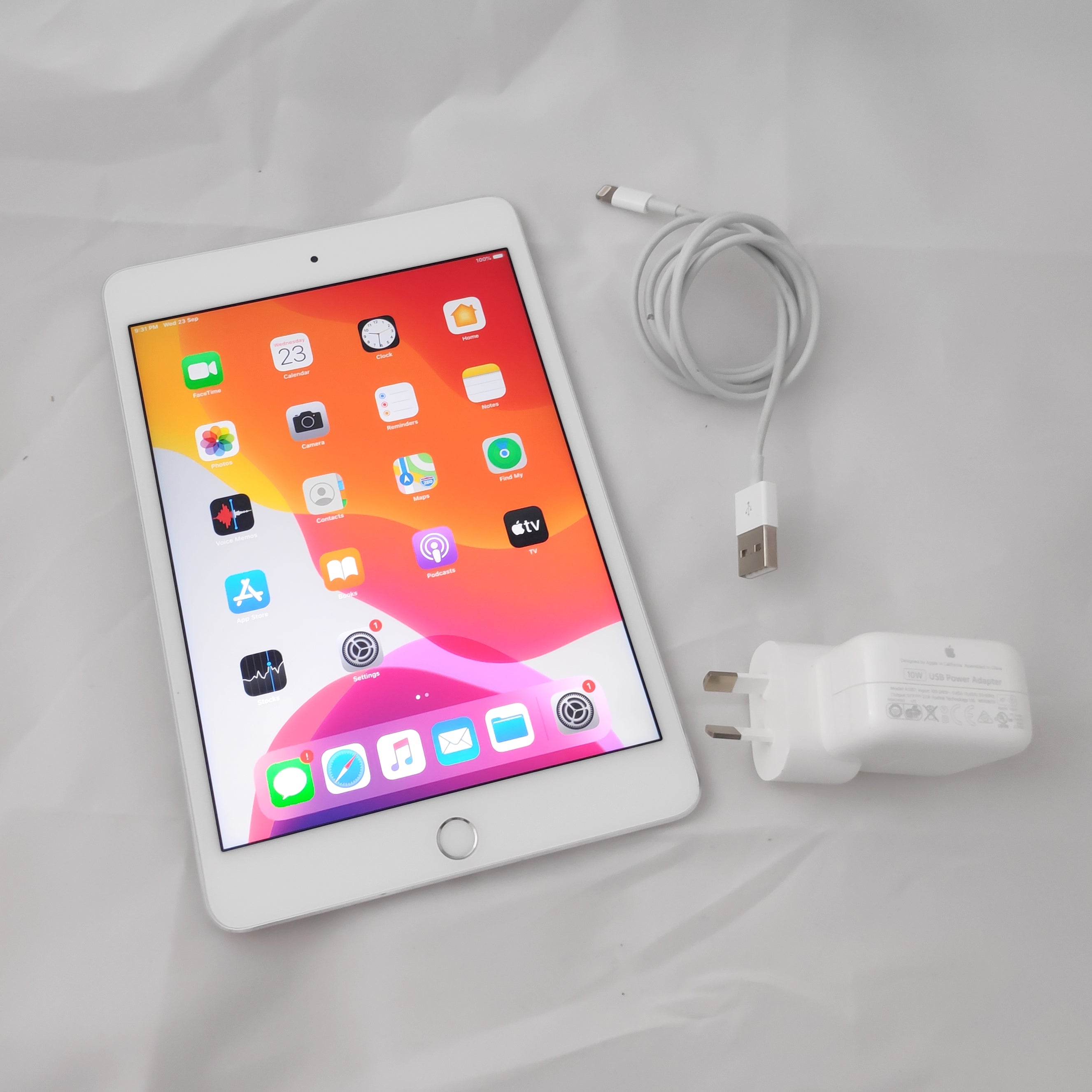 Apple iPad Mini 4 128GB White Wifi New Battery, Glass Screen Protector (As New / Rear Cam)