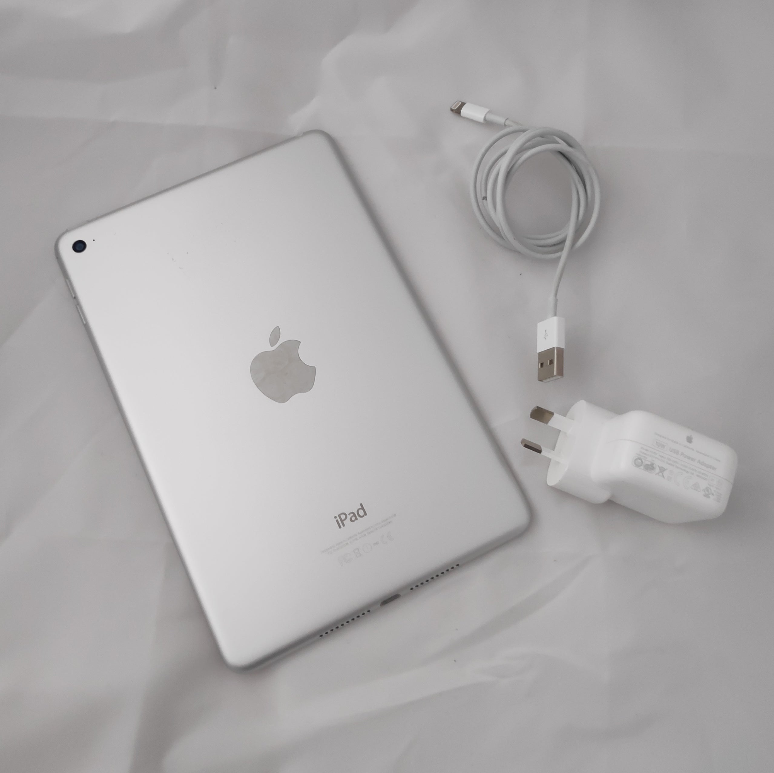 Apple iPad Mini 4 128GB White Wifi (As New) New Battery, Glass Screen Protector & Shipping*