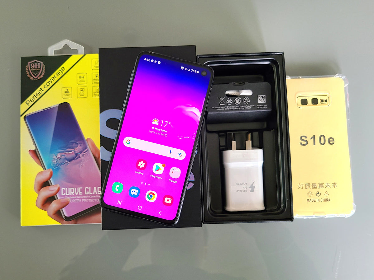 Samsung Galaxy S10e Prism Black - New Case, Glass Screen Protector (As New / Chip) SM-G970U