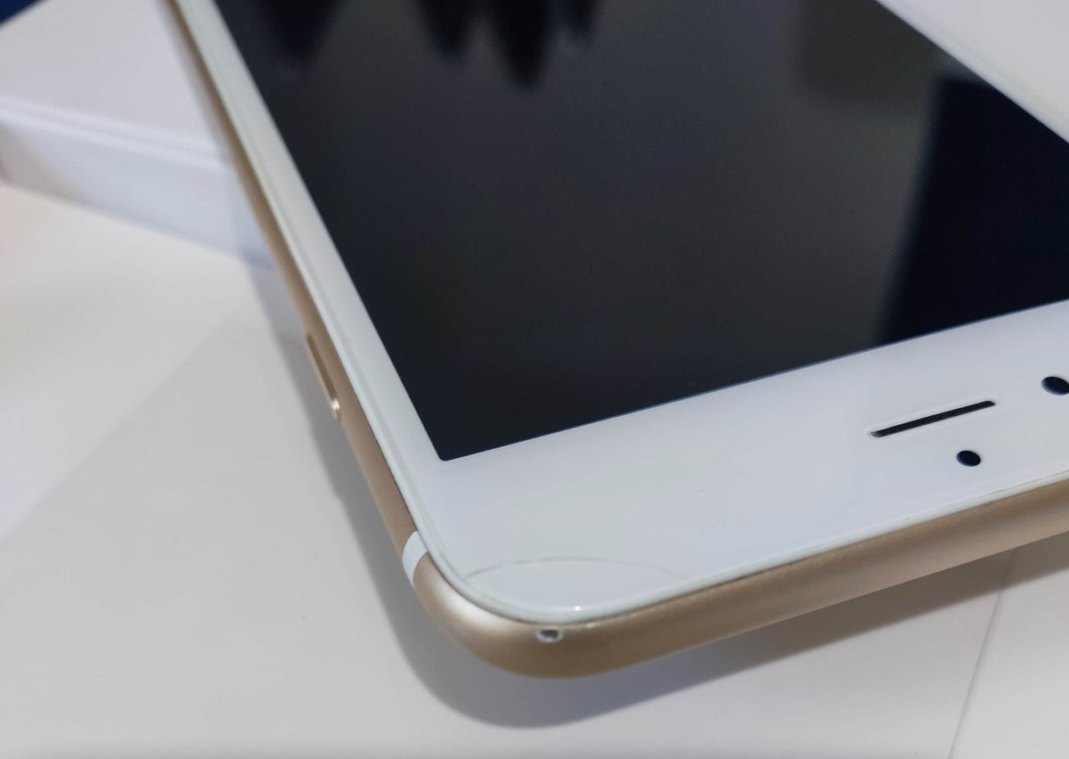 Apple iPhone 6s Plus 16GB Gold - New Case, Screen Protector (As New) Touch ID NW, Minor Crack