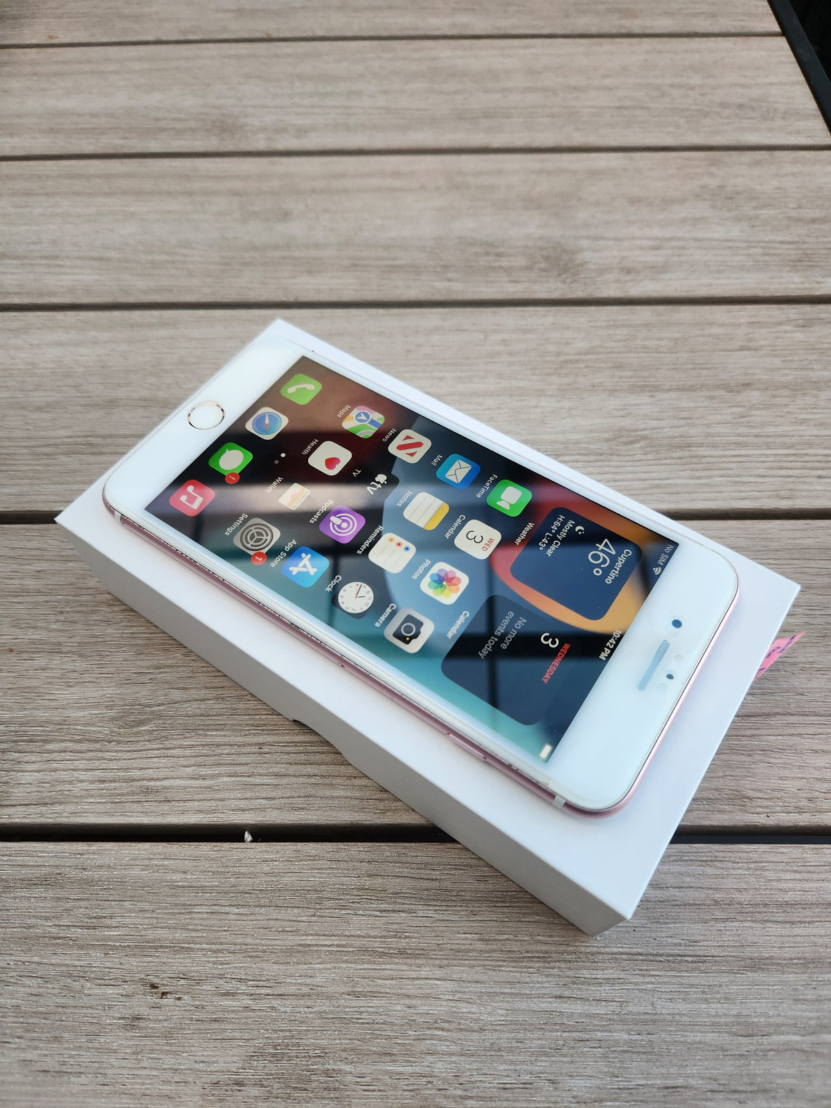 Apple iPhone 7 Plus 128GB Rose Gold - New Battery, Case, Screen Protector (Excellent) Minor Crack