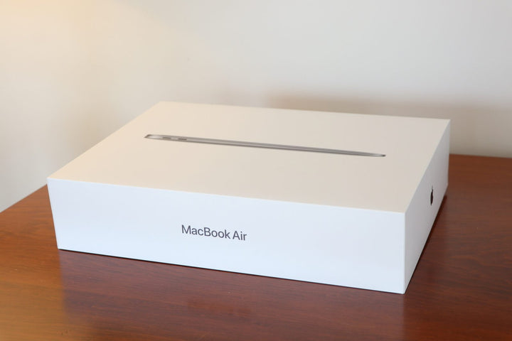 MacBook Air (Retina, 13-inch, 2018) Intel i5 8GB 128GB Silver in Original Box - Used