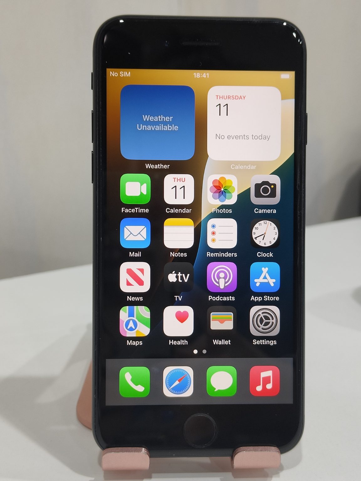 Apple iPhone SE 2022 3rd Gen 5G 64GB Black - New Battery, Original Box (As New)