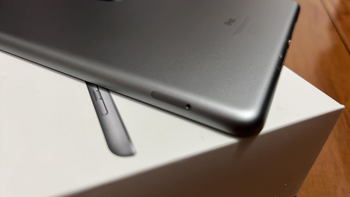 Apple iPad 6th Gen 32GB Wi-Fi + Cellular 3G/4G Space Gray - New Battery (Exc)