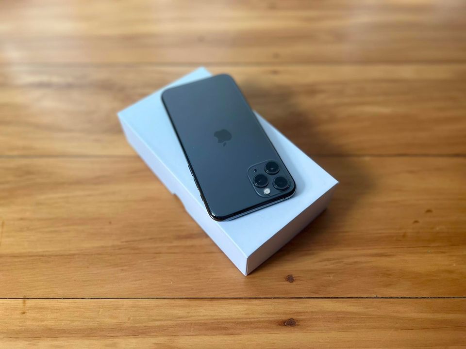 Apple iPhone 11 Pro Black 256GB - New Case, Screen Protector (Exc)