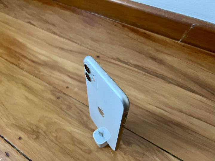 Apple iPhone 11 256GB White (Like New) With Case, Glass Screen Protector & Shipping