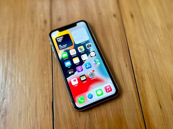 Apple iPhone 11 128GB White - New Case, Glass Screen Protector (Exc)