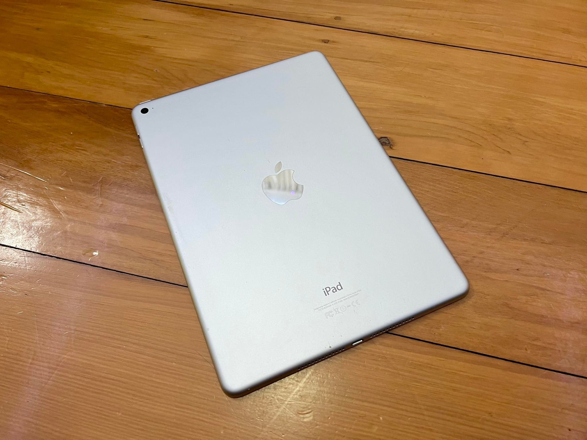 Apple iPad 5 32GB Wifi White Silver (Good) Free Shipping