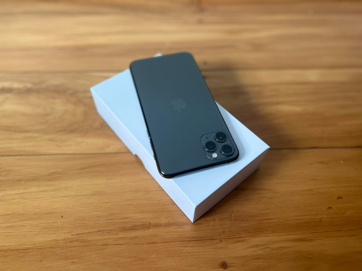 Apple iPhone 11 Pro Max 512GB - New Battery, Case, Screen Protector (Good)