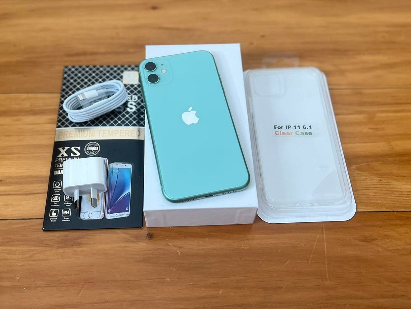 Apple iPhone 11 64GB Green New Case, Glass Screen Protector & Shipping (Good / Battery Serv)