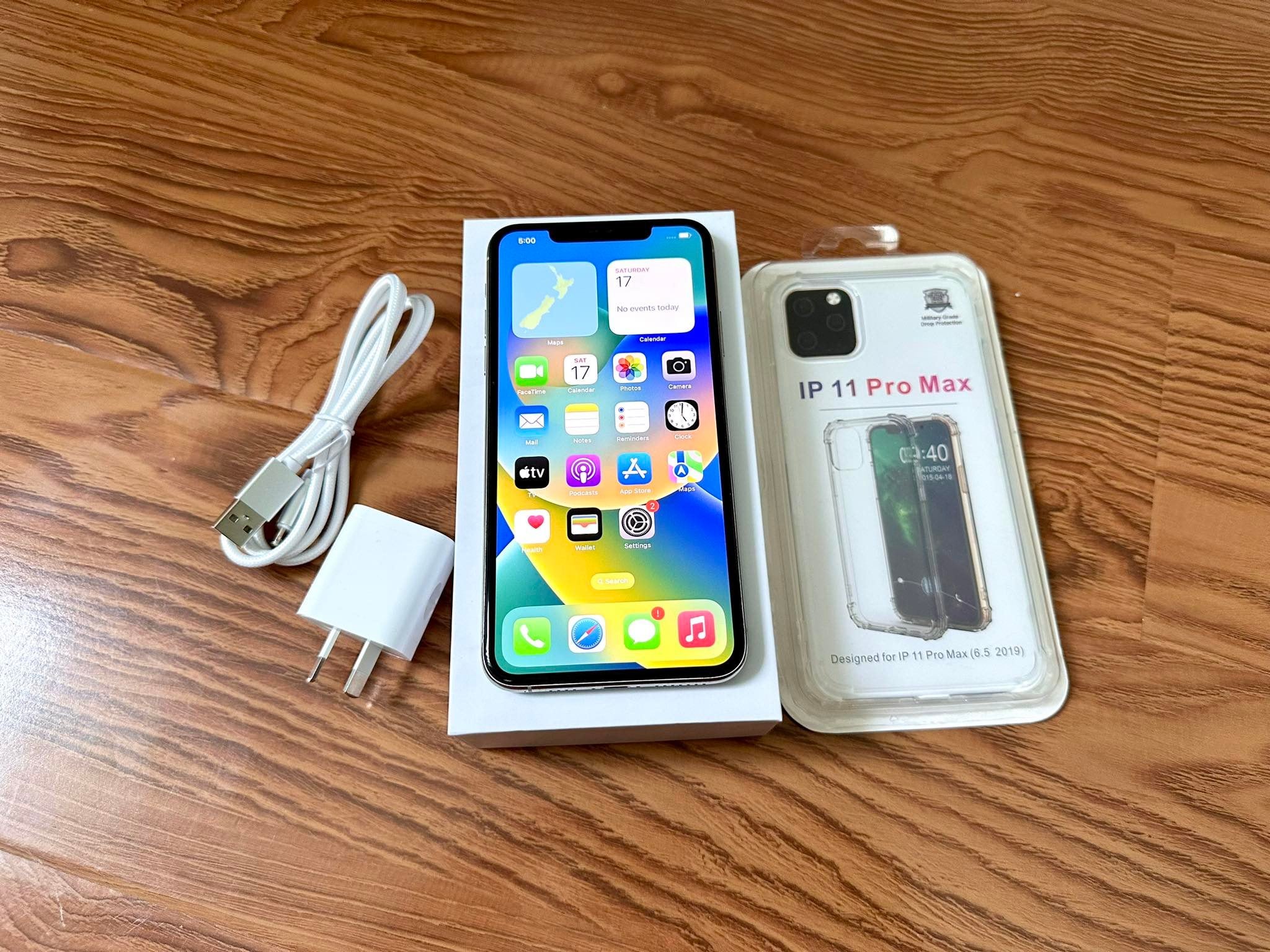 Apple iPhone 11 Pro Max 64GB Silver W Case, Screen Protector & Shipping (Exc)