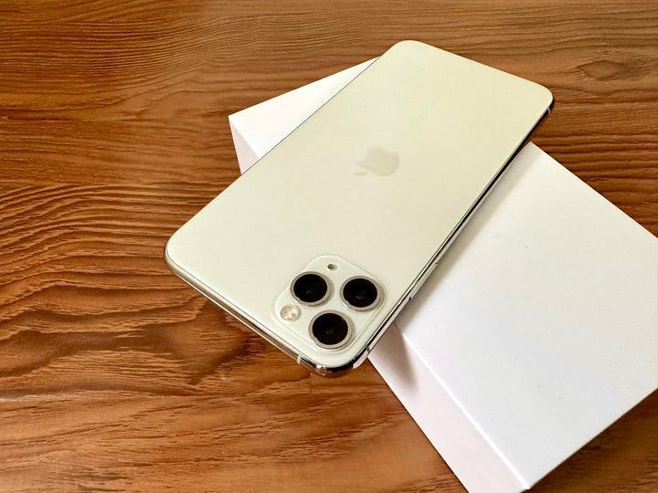 Apple iPhone 11 Pro Max 64GB Silver (As New) Case & Screen Protector*