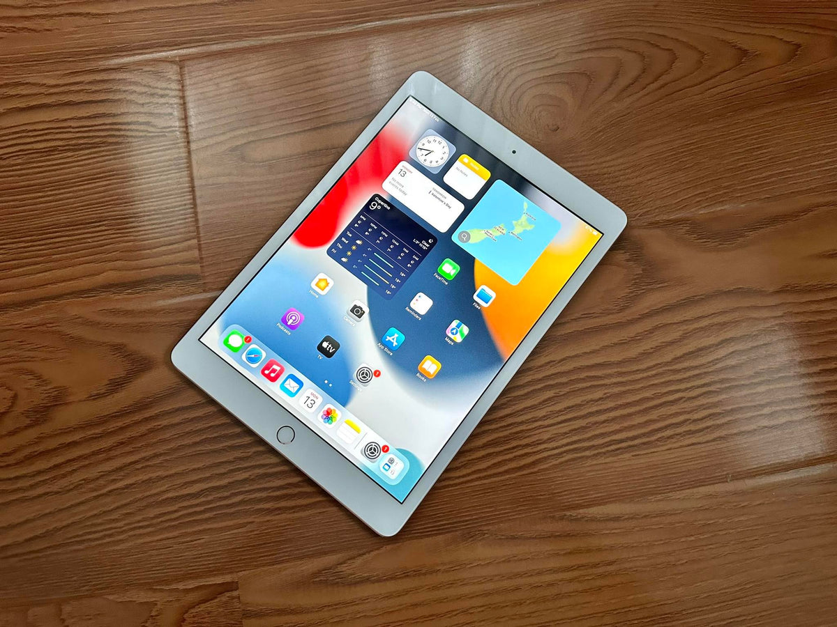 Apple iPad 6th Gen 32GB Wi-Fi Gold - New Battery (As New)