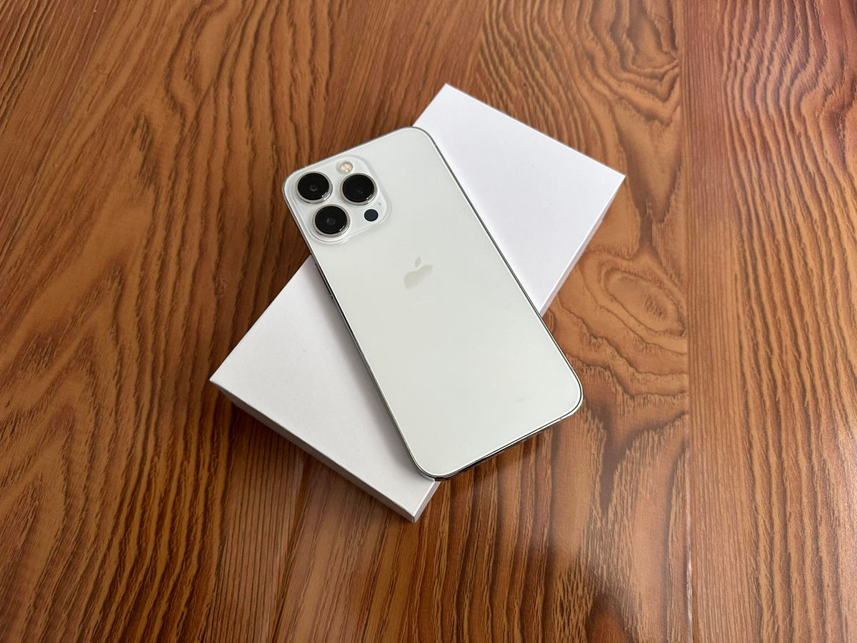 Apple iPhone 13 Pro 256GB 5G Silver (As New) Dual Sim - New Case, Glass Screen Protector