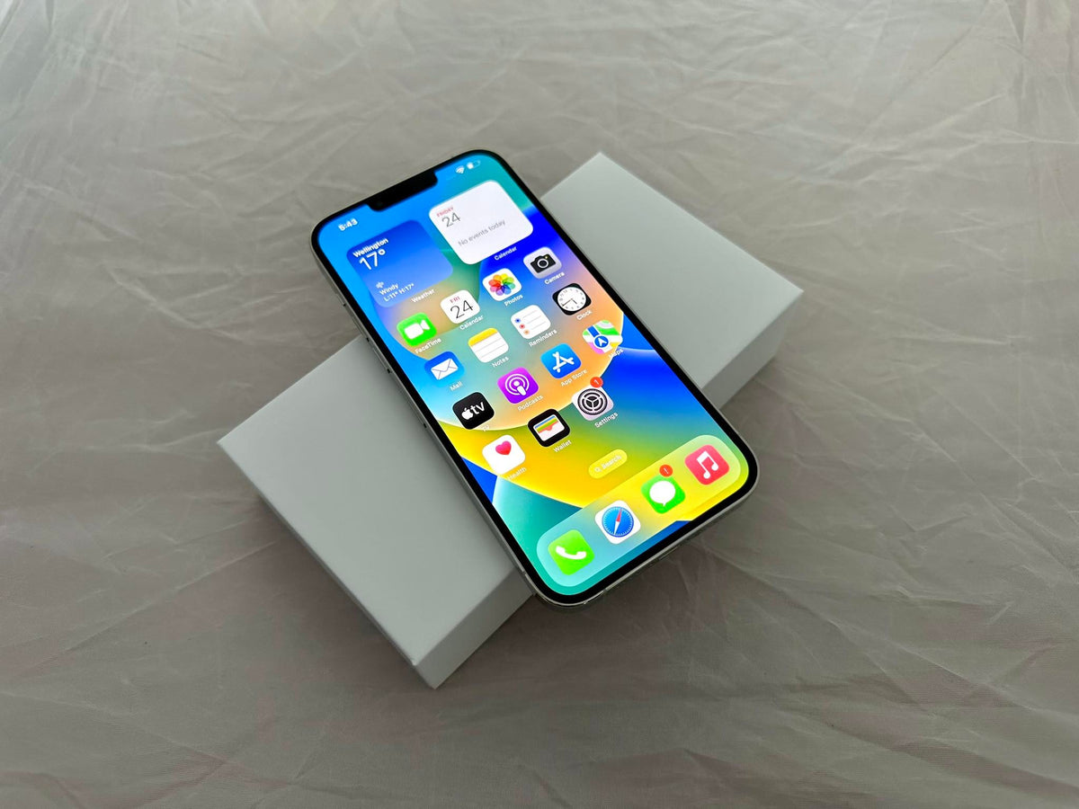 Apple iPhone 13 Pro Max 128GB 5G White (As New) With case, Screen protector