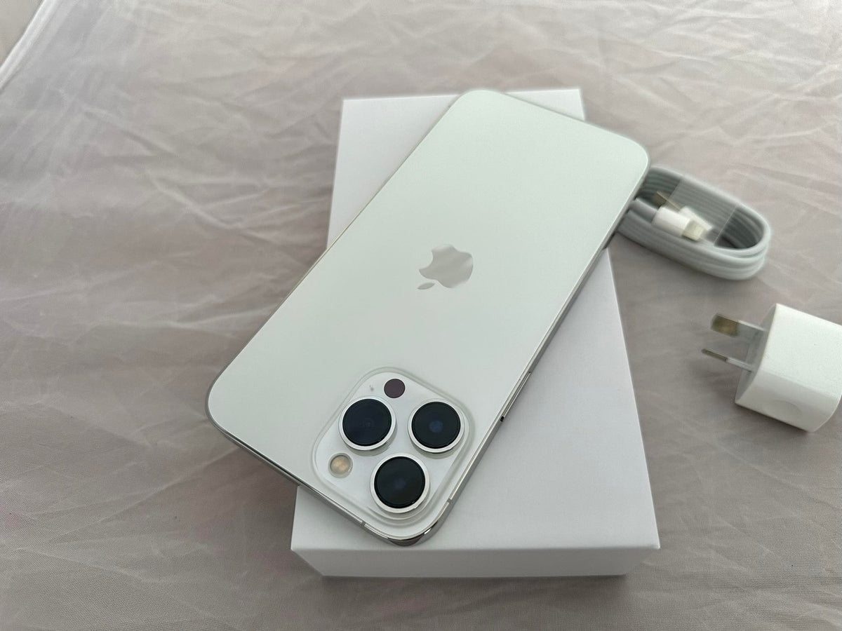 Apple iPhone 13 Pro Max 128GB 5G White (As New) With case, Screen protector