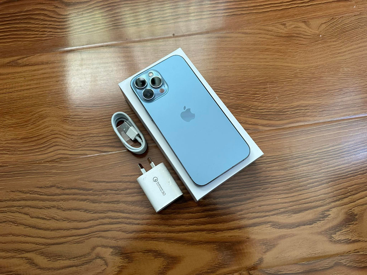 Apple iPhone 13 Pro 256GB 5G Sierra Blue - New Battery, Case, Screen protector (Excellent)