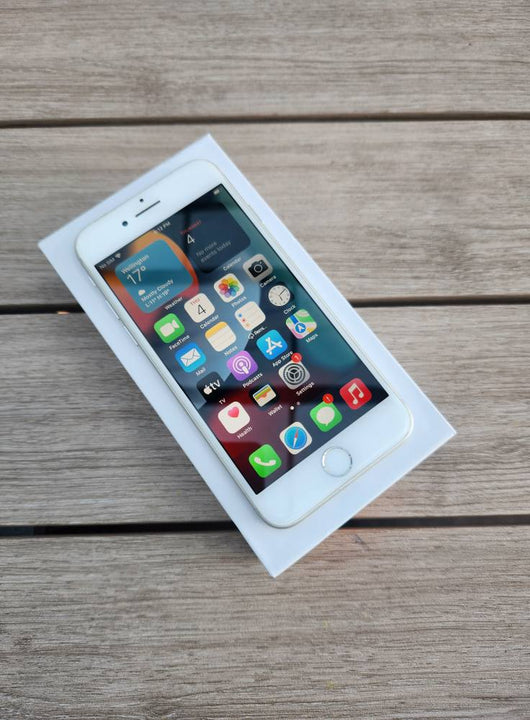 Apple iPhone 7 128GB White Silver - New Case, Glass Screen Protector (Exc) Front Cam NW