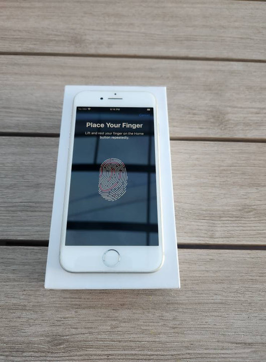 Apple iPhone 7 128GB White Silver - New Case, Glass Screen Protector (Exc) Front Cam NW