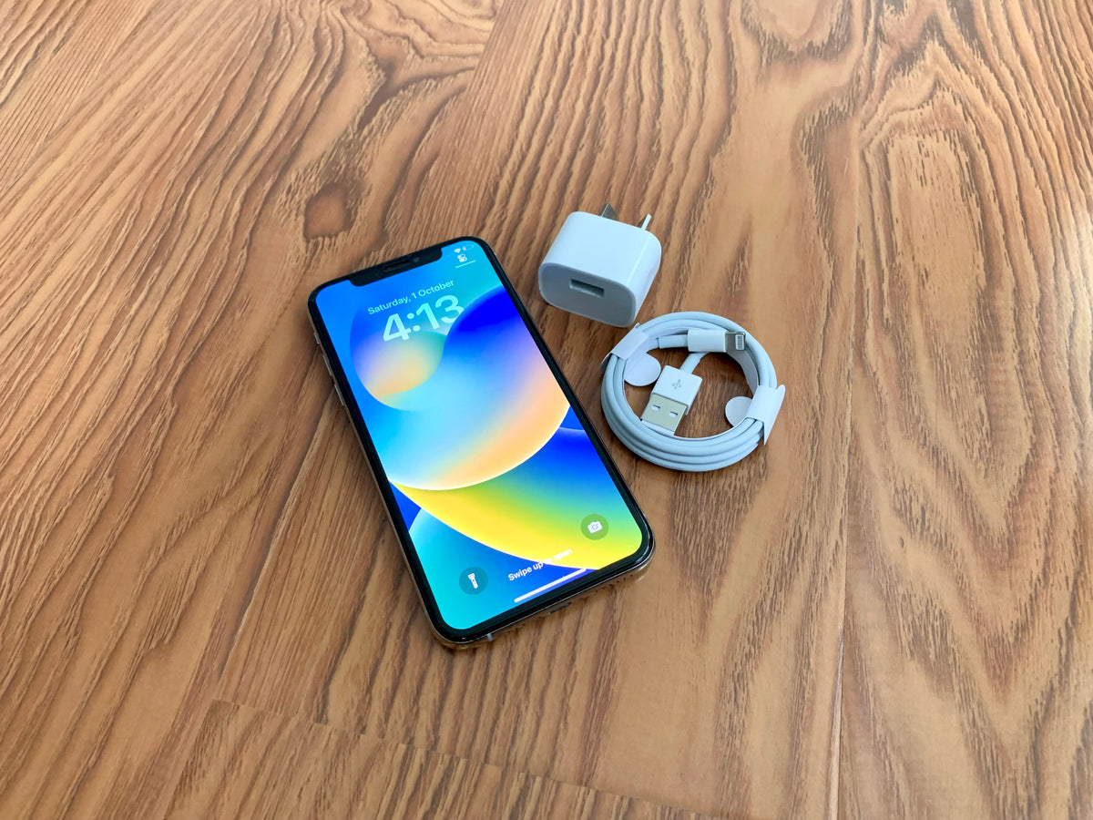 Apple iPhone XS 64GB White (As New) New Battery, Case, Glass Screen Protector (Batt Msg)