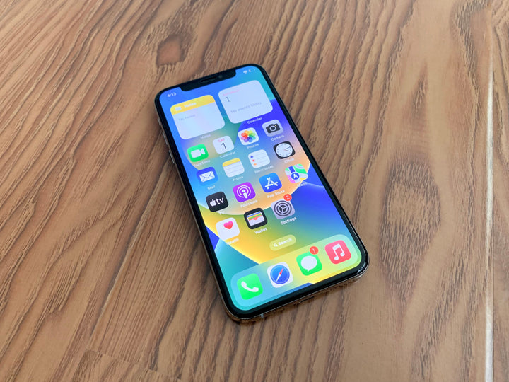 Apple iPhone XS 64GB White (As New) New Battery, Case, Glass Screen Protector (Batt Msg)