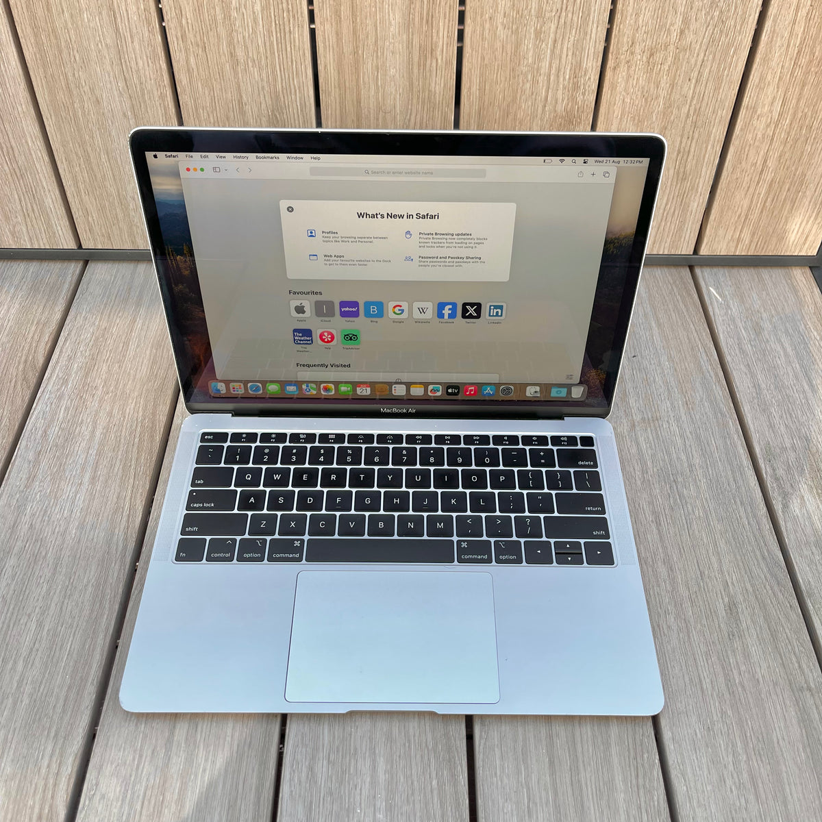 MacBook Air (Retina, 13-inch, 2018) Intel i5 8GB 128GB Silver in Original Box - Used