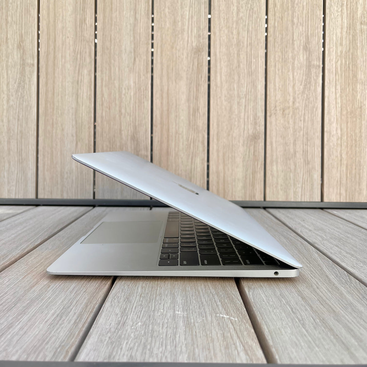 MacBook Air (Retina, 13-inch, 2018) Intel i5 8GB 128GB Silver in Original Box - Used
