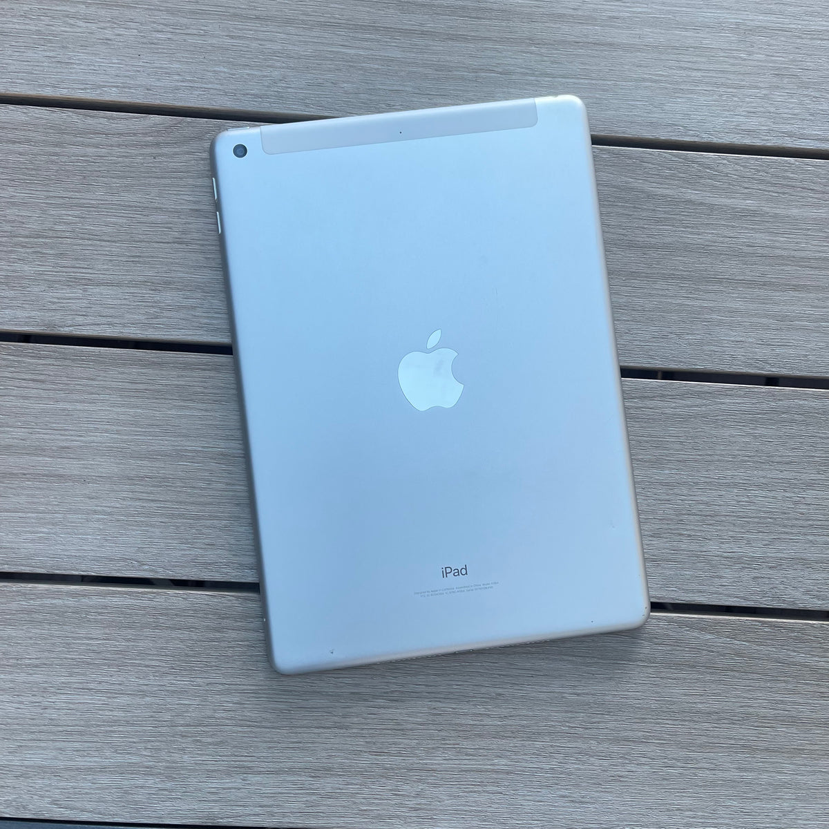 Apple iPad 6th Gen 32GB Wi-Fi + Cellular 3G/4G White Silver - Good Battery (As New) Black Dot