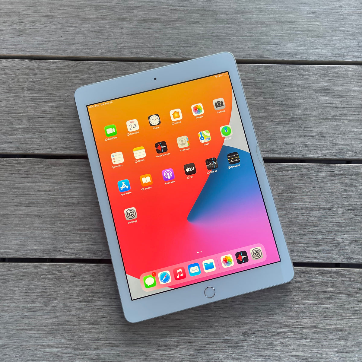 Apple iPad 6th Gen 32GB Wi-Fi + Cellular 3G/4G White Silver - Good Battery (As New) Black Dot