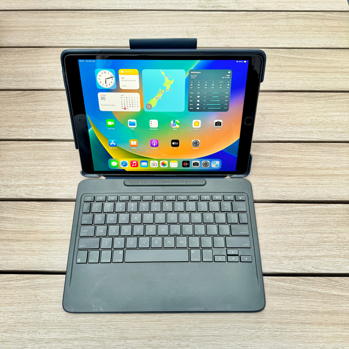 Apple iPad Pro 10.5 inch 64GB Wi-Fi Space Gray - Logitech Keyboard Case, Screen Protector (As New / White Dots)
