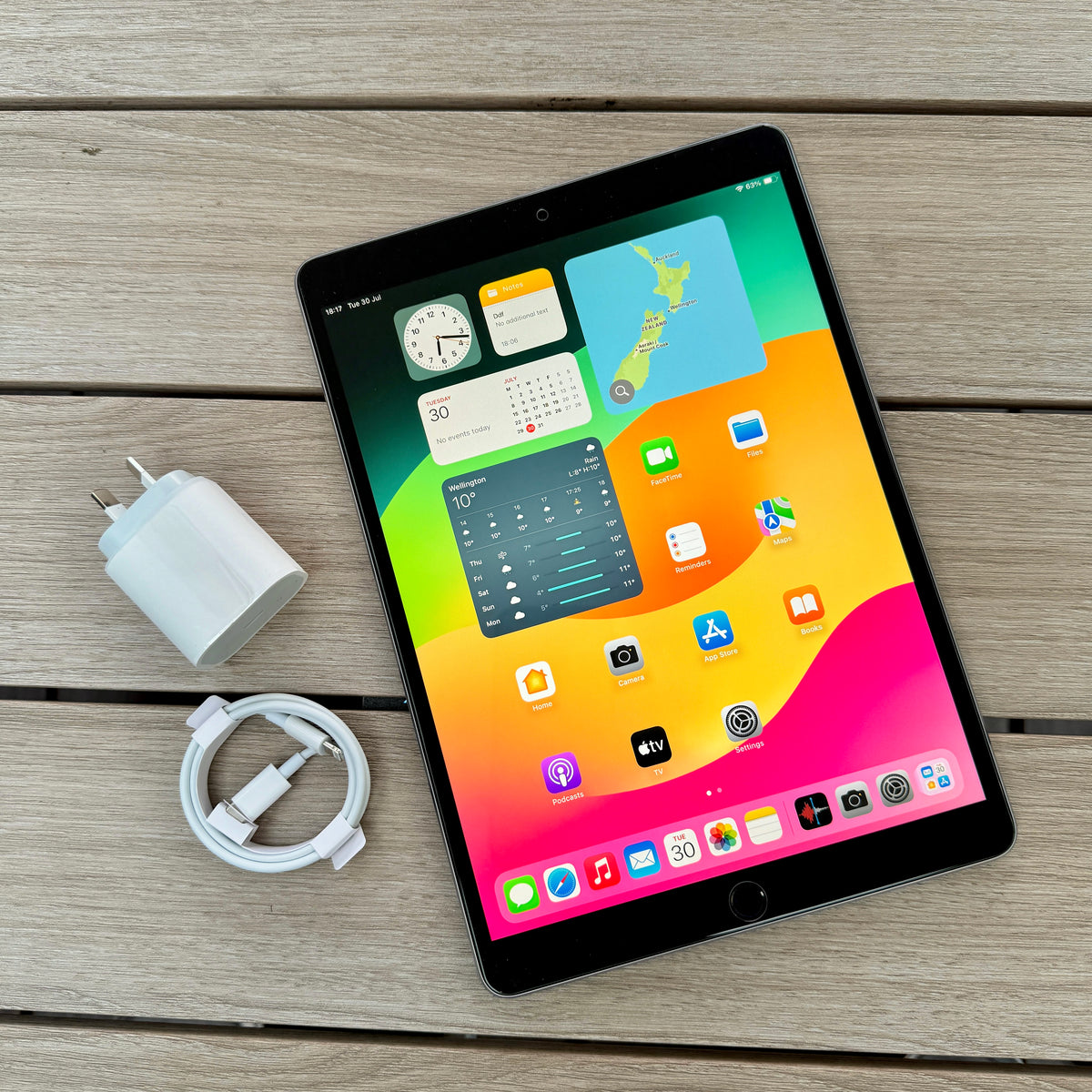 Apple iPad Pro 10.5 inch 64GB Wi-Fi Space Gray - As New - White Spot