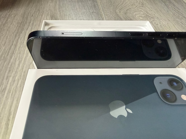 Apple iPhone 13 128GB 5G Midnight Black - Apple Box, Screen Protector (As New) Pre-owned