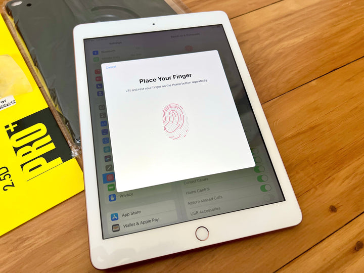 Apple iPad 6th Gen 32GB Wi-Fi White Silver (Premium)