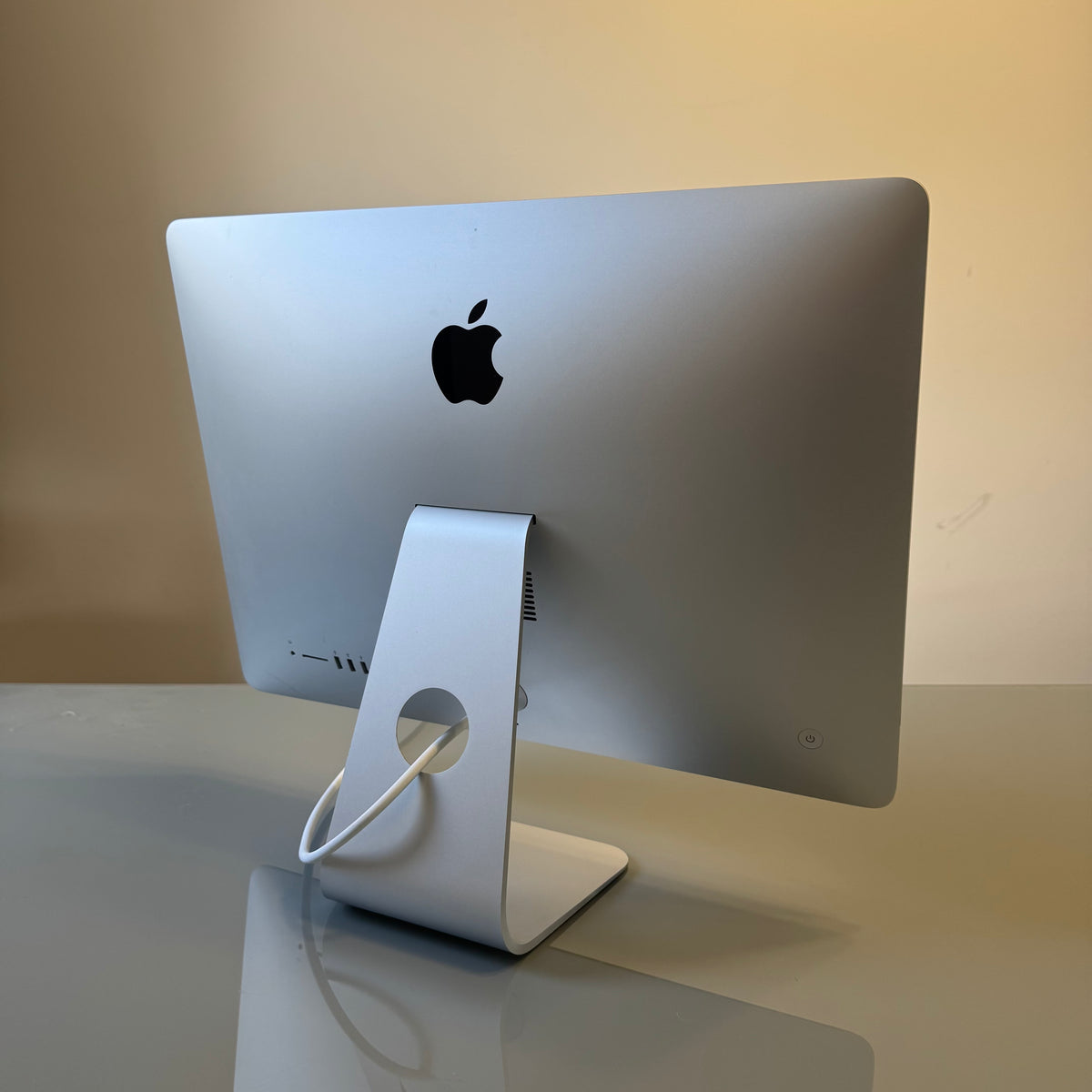Apple iMac 21.5 inch (2015) | Intel i5 2.8 Ghz | 8GB RAM | 1TB SSD (Grade A)