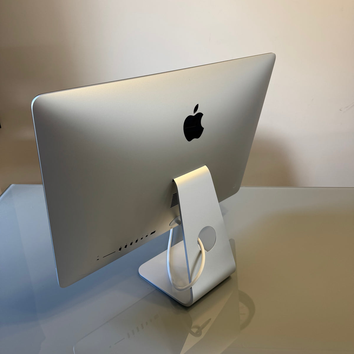 Apple iMac 21.5 inch (2015) | Intel i5 2.8 Ghz | 8GB RAM | 1TB SSD (Grade A)