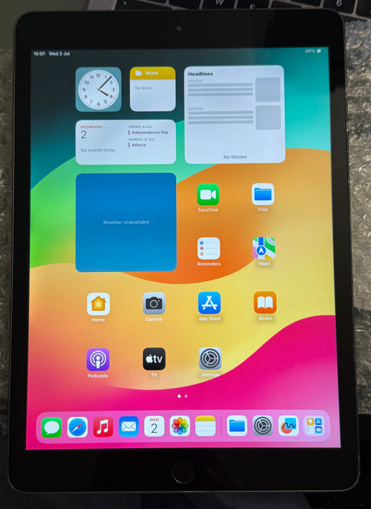 Apple iPad 7 32GB Wi-Fi Space Grey - Good Battery, Screen Protector (Exc) Black Patch LCD