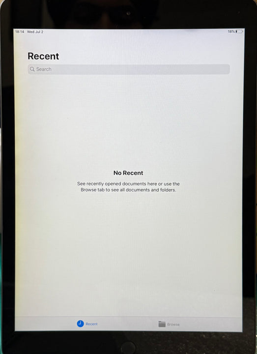 Apple iPad 7 32GB Wi-Fi Space Grey - New Battery (As New) Yellow lcd