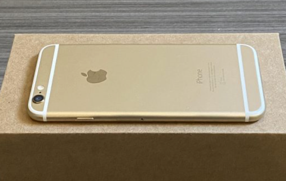 Apple iPhone 6 16GB Gold w Case, Screen Protector (Exc)
