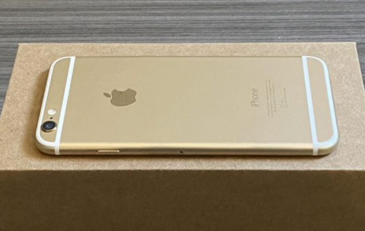 Apple iPhone 6 16GB Gold w Case, Screen Protector (Exc)