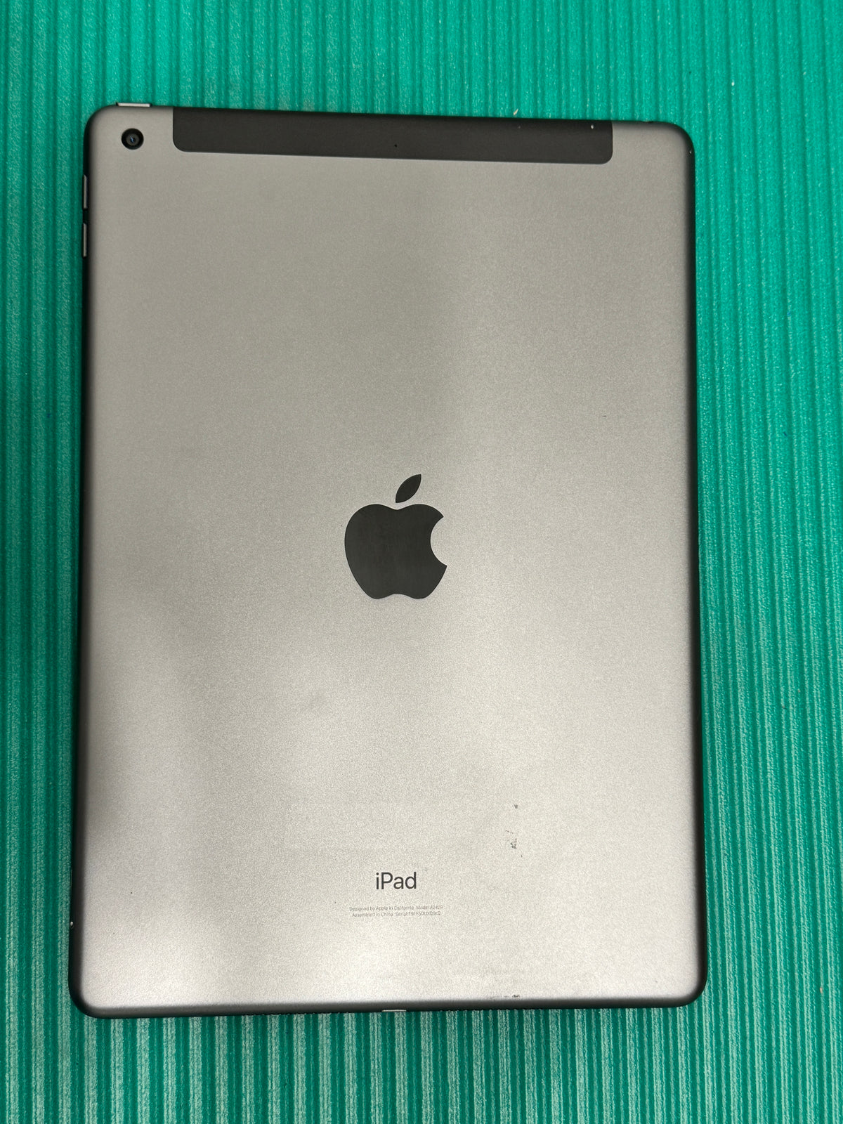 Apple iPad 10.2 inch 8th Gen 128GB Wi-Fi + Cellular 3G/4G Space Gray - New Battery, Screen Protector (As New)