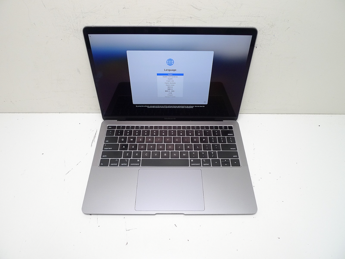 MacBook Air (Retina, 13-inch, 2018) Intel i5 8GB 128GB Space Gray in Original Box - Used