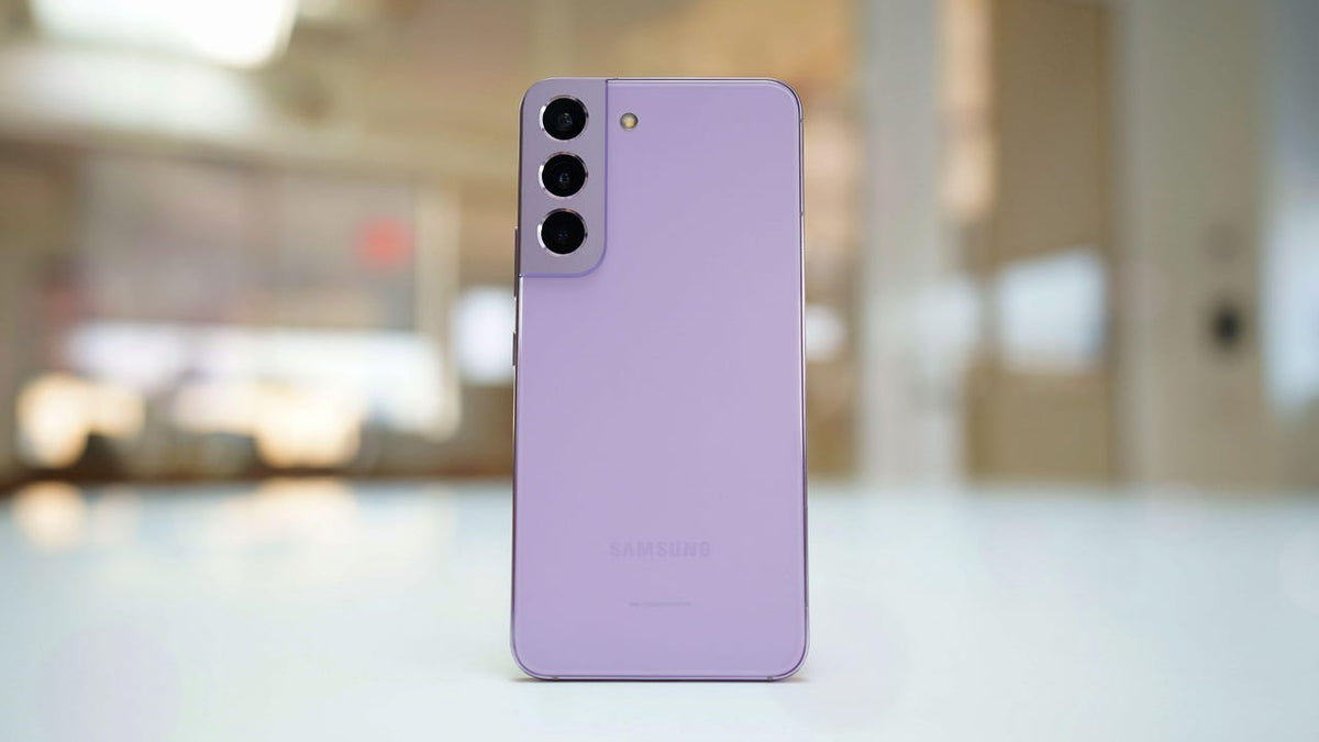 Samsung Galaxy S22 5G 128GB 8GB Purple SM-S901U - New Case, Screen Protector (As New)