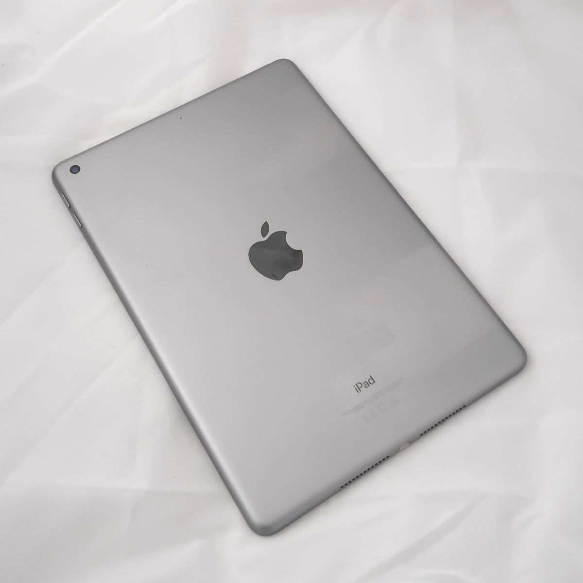Apple iPad 6th Gen 128GB Wi-Fi Space Gray - New Screen Protector (Exc)