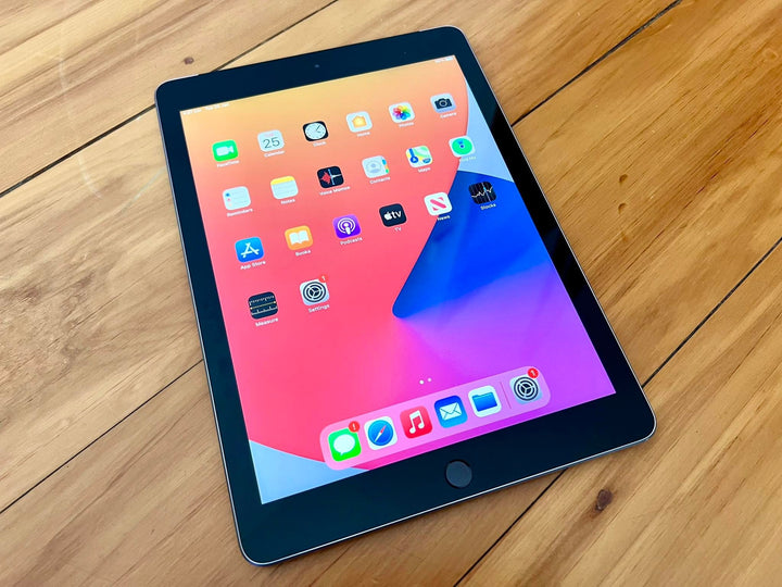 Apple iPad 5 32GB Wifi & Cellular 3G/4G A1823 iOS 16 - Free Case (Fair) Touch ID