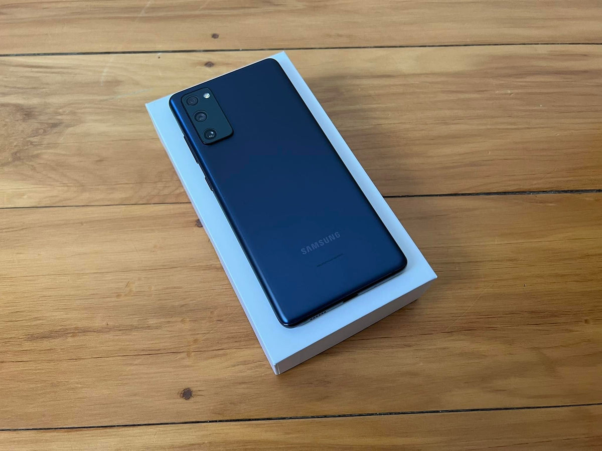 Samsung Galaxy S20 FE 5G SM-G781V Cloud Navy (As New) With Case, Screen Protector