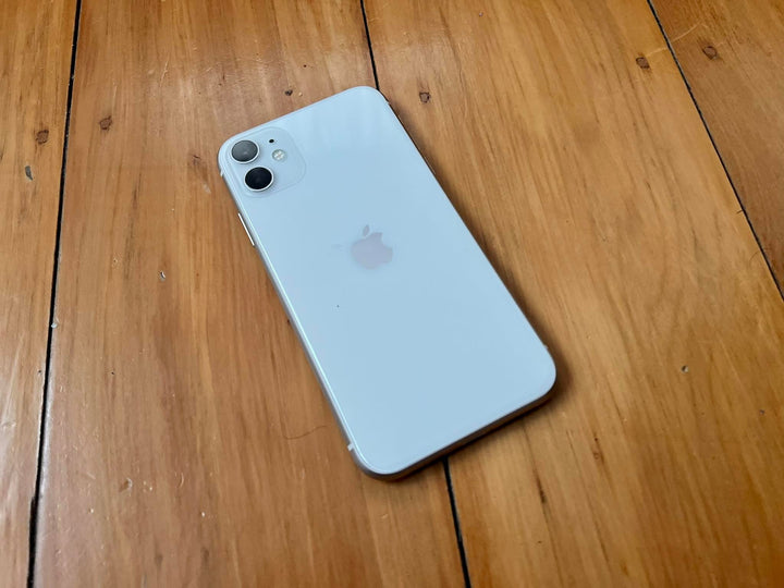 Apple iPhone 11 128GB White - New Case & Glass Screen Protector (Fair)